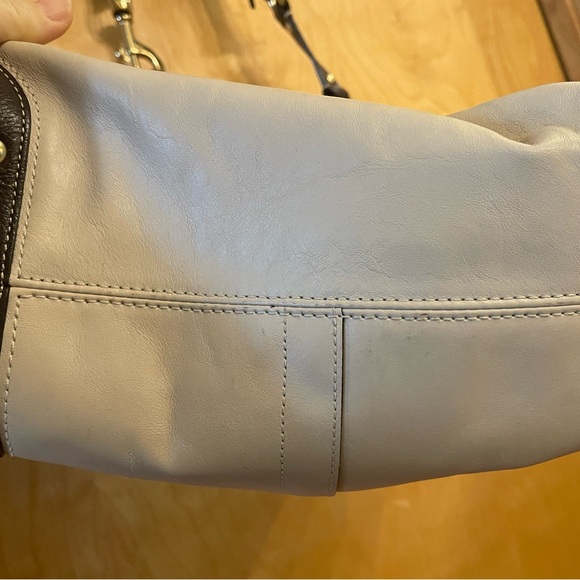 Coach Carly Bag: White and Brown Women's Bag. Used. - Picture 6 of 13